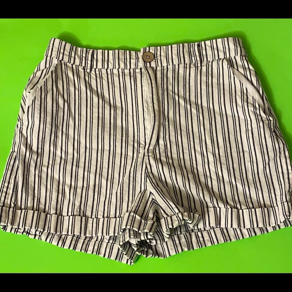 Women’s Pinstripe Wooden Button Closure Short Summer Shorts
